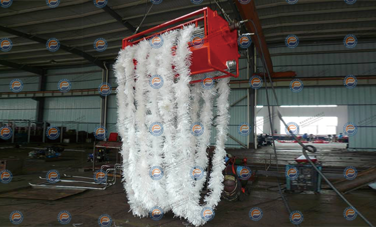 ROPE-MOP OIL SKIMMER